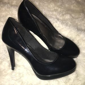 CLASSIC BLACK HEELS